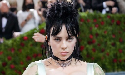 Eklektyczny gothcore: Billie Eilish w czarnej slip dress