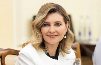 Ołena Zełenska w symbolicznych strojach ukraińskich marek 