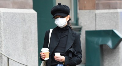Inspirująca stylizacja: Katie Holmes w kaszkiecie