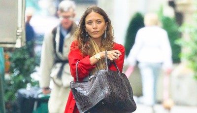 Mary-Kate w letnim trenczu i złotych mokasynach