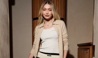 Gigi Hadid jeansowe spodenki nosi do ulubionych Samb w odważnym kolorze