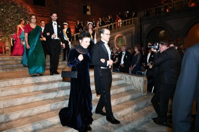 Olga Tokarczuk na bankiecie noblowskim