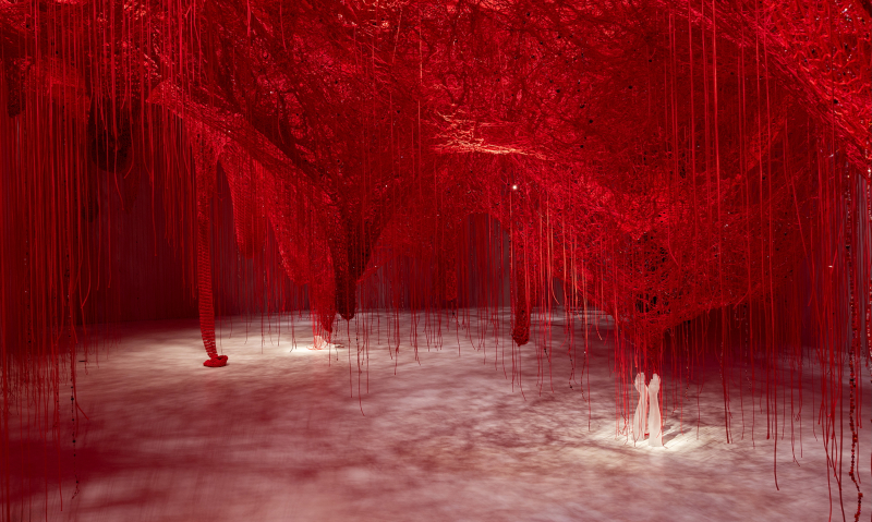 Instalacja Chiharu Shioty o przemijaniu wzbogaciła kolekcję Swarovski Kristallwelten