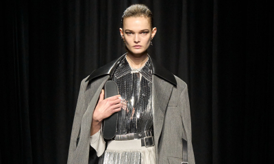 Plisowana spódnica midi od Jil Sander to ponadczasowy klasyk w nowej odsłonie 