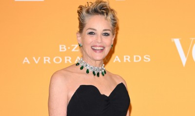Sharon Stone pozuje w kolorowym bikini