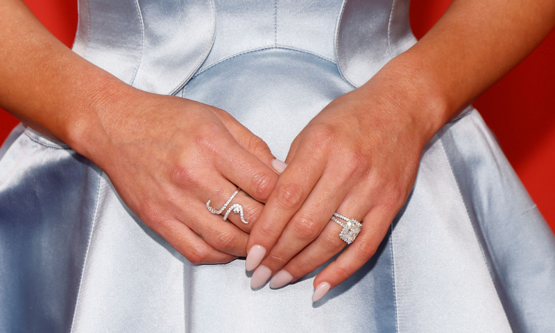 Zaręczynowy manicure idealnie pasujący nie tylko do diamentów