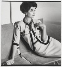 Henry Clarke. Marie-Hélène Arnaud in a Chanel suit. Published in Vogue US, March 1, 1958 Paris Musées © Henry Clarke, Musée Galliera / Adagp, Paris 2020