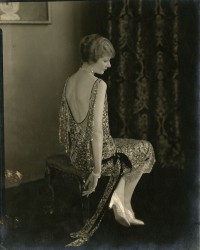 Edward Steichen. The actress Alden Gay wears a Chanel dress. Published in Vogue Paris, October 15, 1924 © Edward Steichen, Vogue © Condé Nast