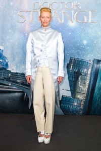 Tilda Swinton na premierze filmu Doctor Strange w 2016 roku, Fot. Getty Images