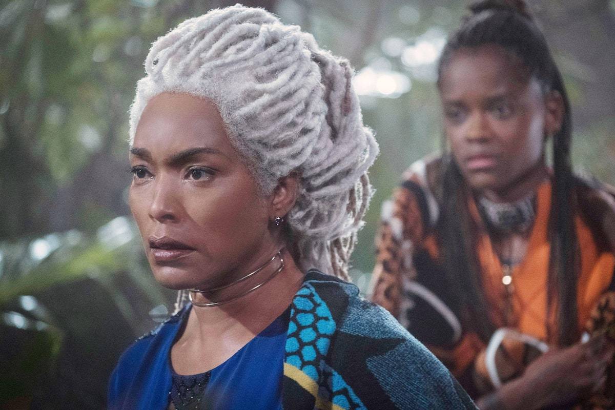 Angela Bassett w Czarnej panterze