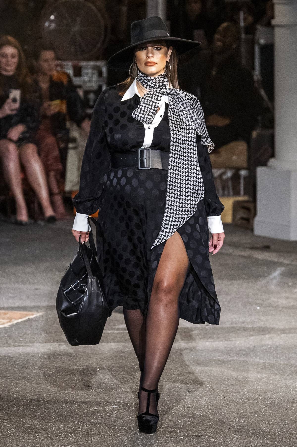 Ashley Graham na pokazie Tommy X Zendaya w 2019 roku