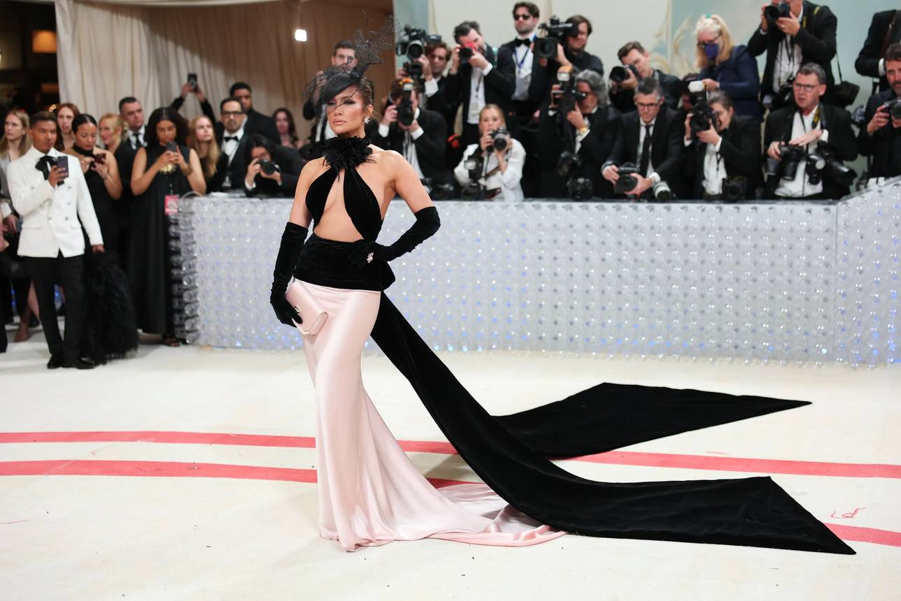 W sukni Ralpha Laurena na MET Gali „Karl Lagerfeld: A Line of Beauty”, 2023