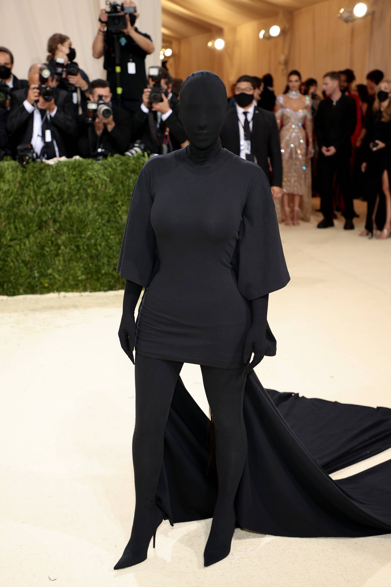 W looku Balenciagi, 2021