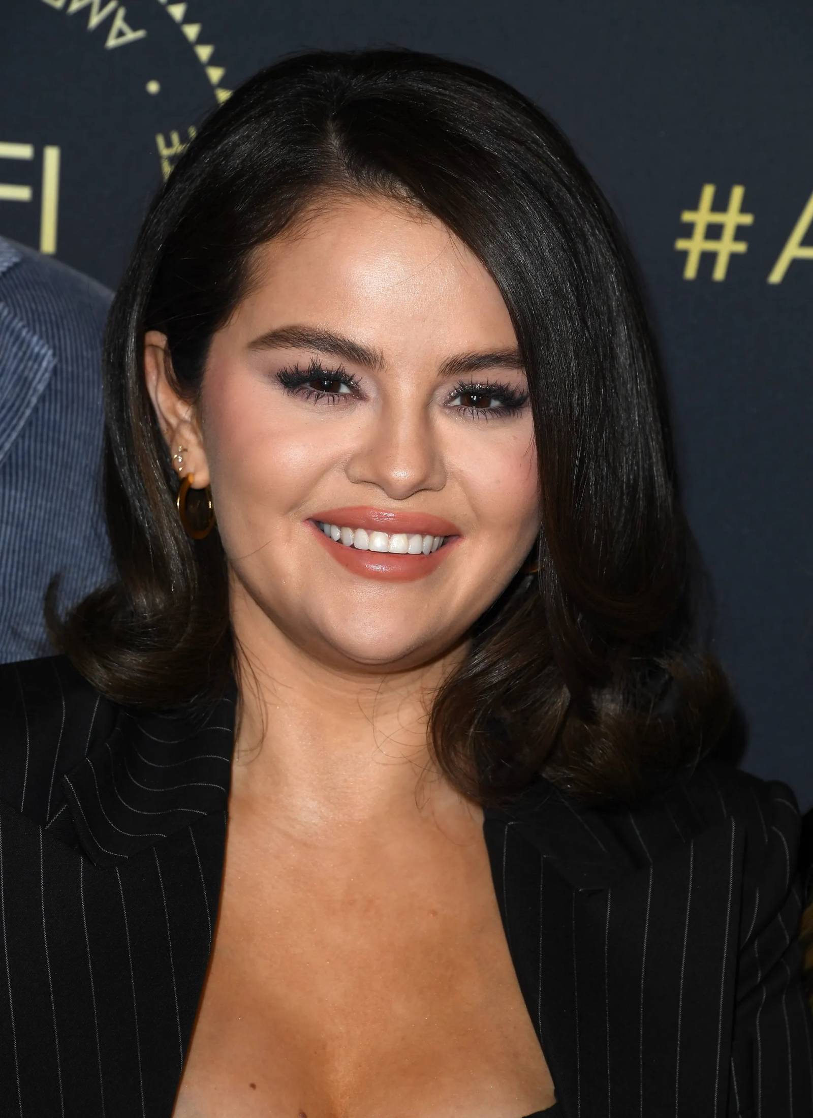 Selena Gomez w long bobie