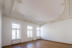 Jedną z najpiękniejszych dekoracji pomieszczeń są subtelne sztukaterie zdobiące sufity