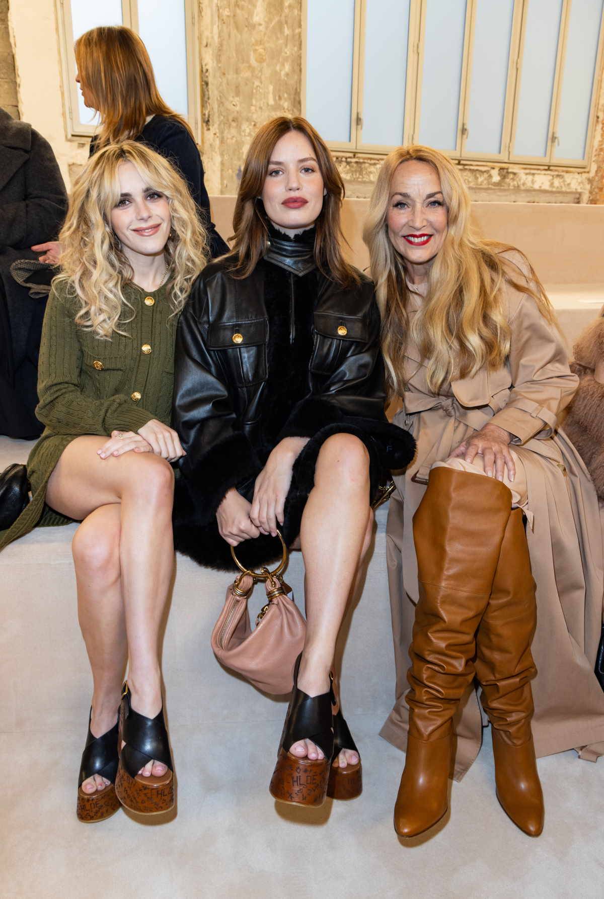 Kiernan Shipka i Georgia May Jagger na pokaz Chloe założyły wiralowe buty marki. Buty na ekstremalnym koturnie będą przebojem lata 2024.