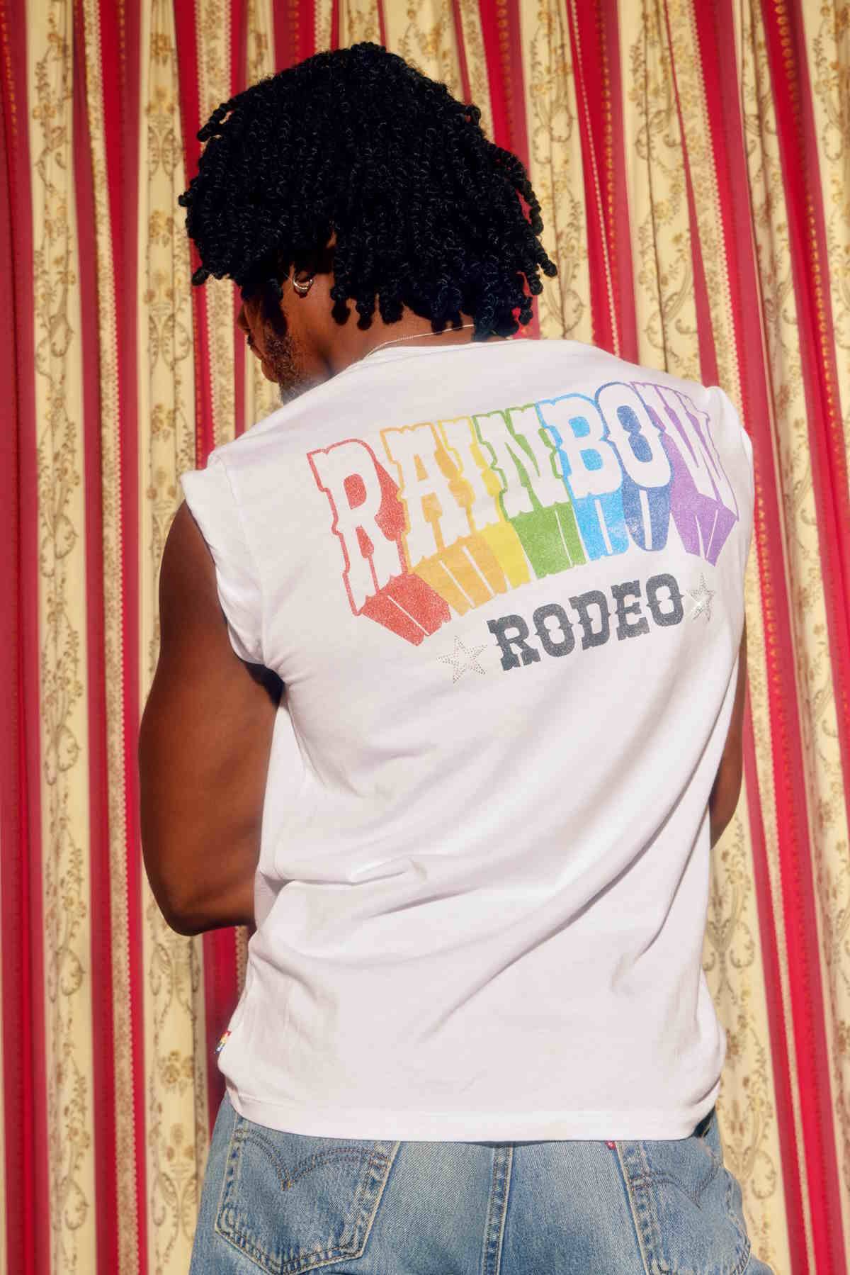 Kolekcja Levi’s z okazji Pride Month, inspirowana „Tęczowymi Rodeo.