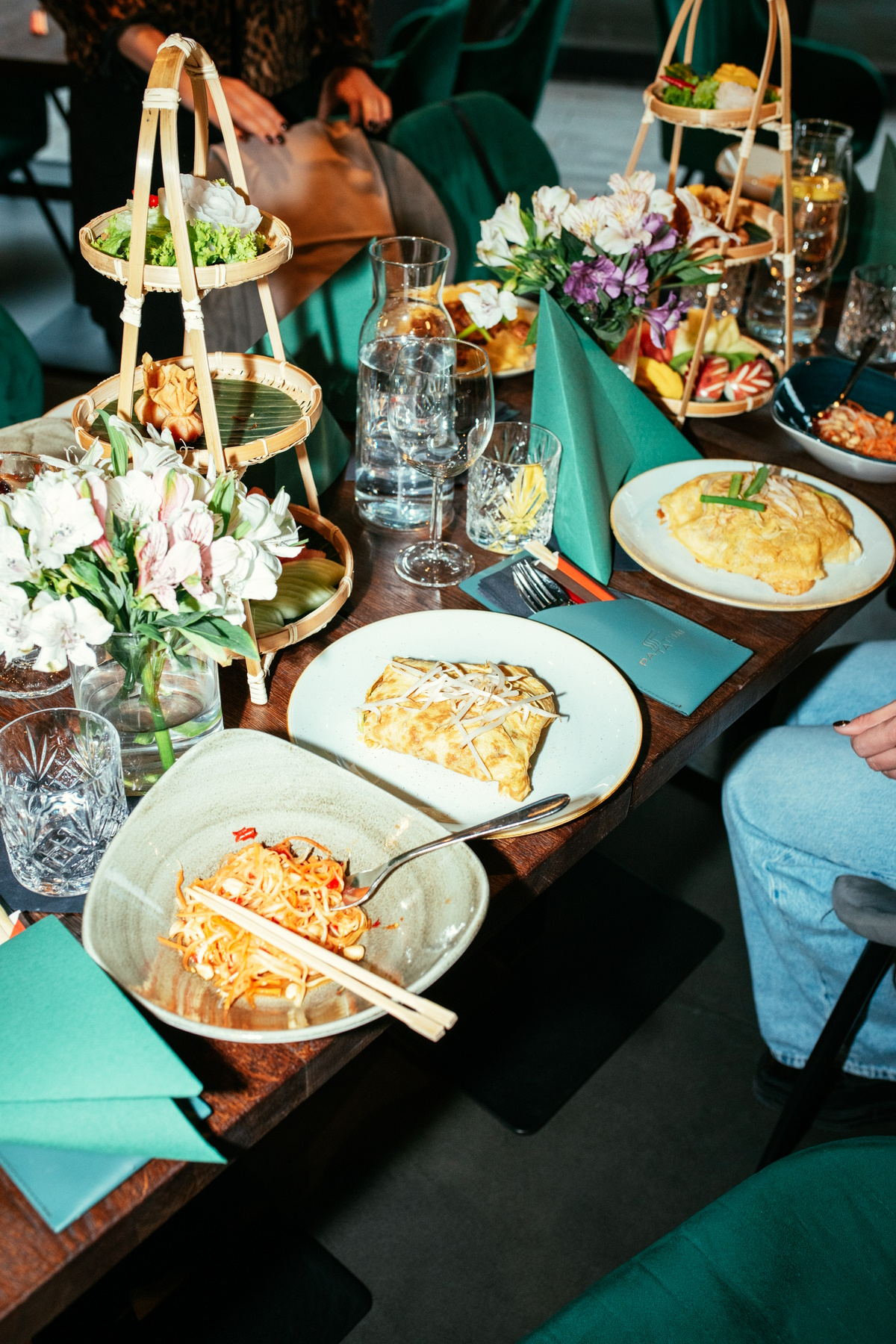 Restauracja PaTaThai w warszawskiej Elektrowni Powiśle opiera swoją kuchnię na oryginalnych przepisach, składnikach sprowadzanych z Azji oraz umiejętnościach tajskich kucharzy.
