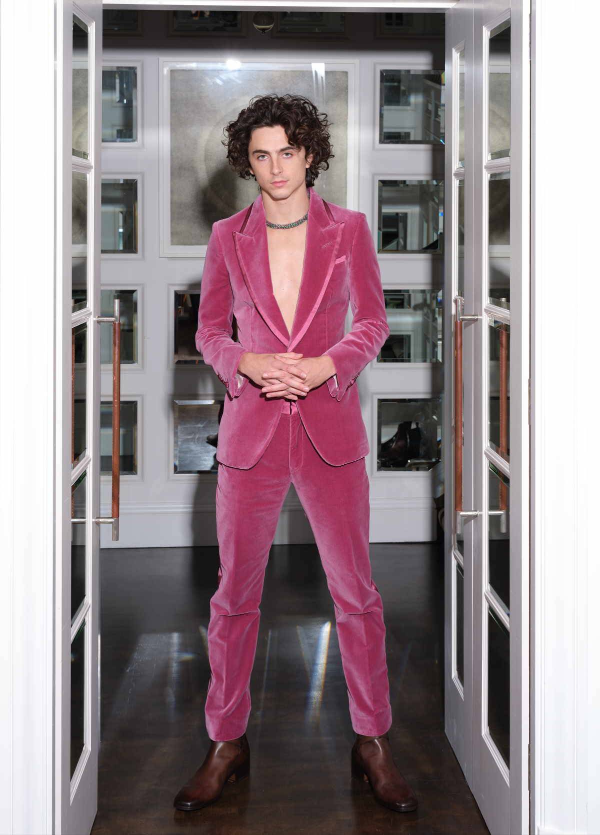 Aktor Timothée Chalamet, współpracując z jubilerską marką Cartier, stworzył naszyjnik inspirowany światem swojego bohatera Willy’ego Wonki.