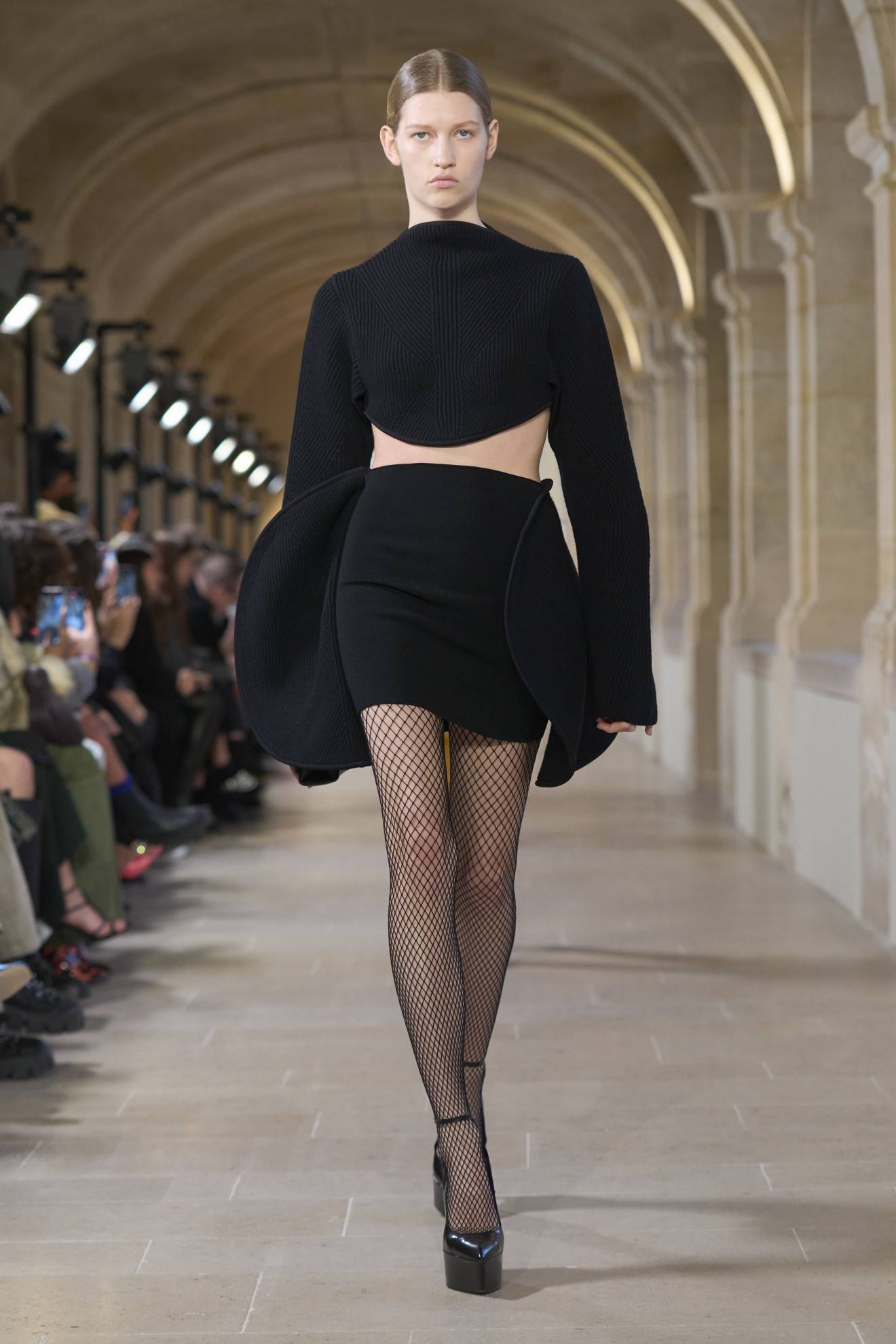 Victoria Beckham jesień-zima 2023-2024 (Fot. Spotlight. Launchmetrics)