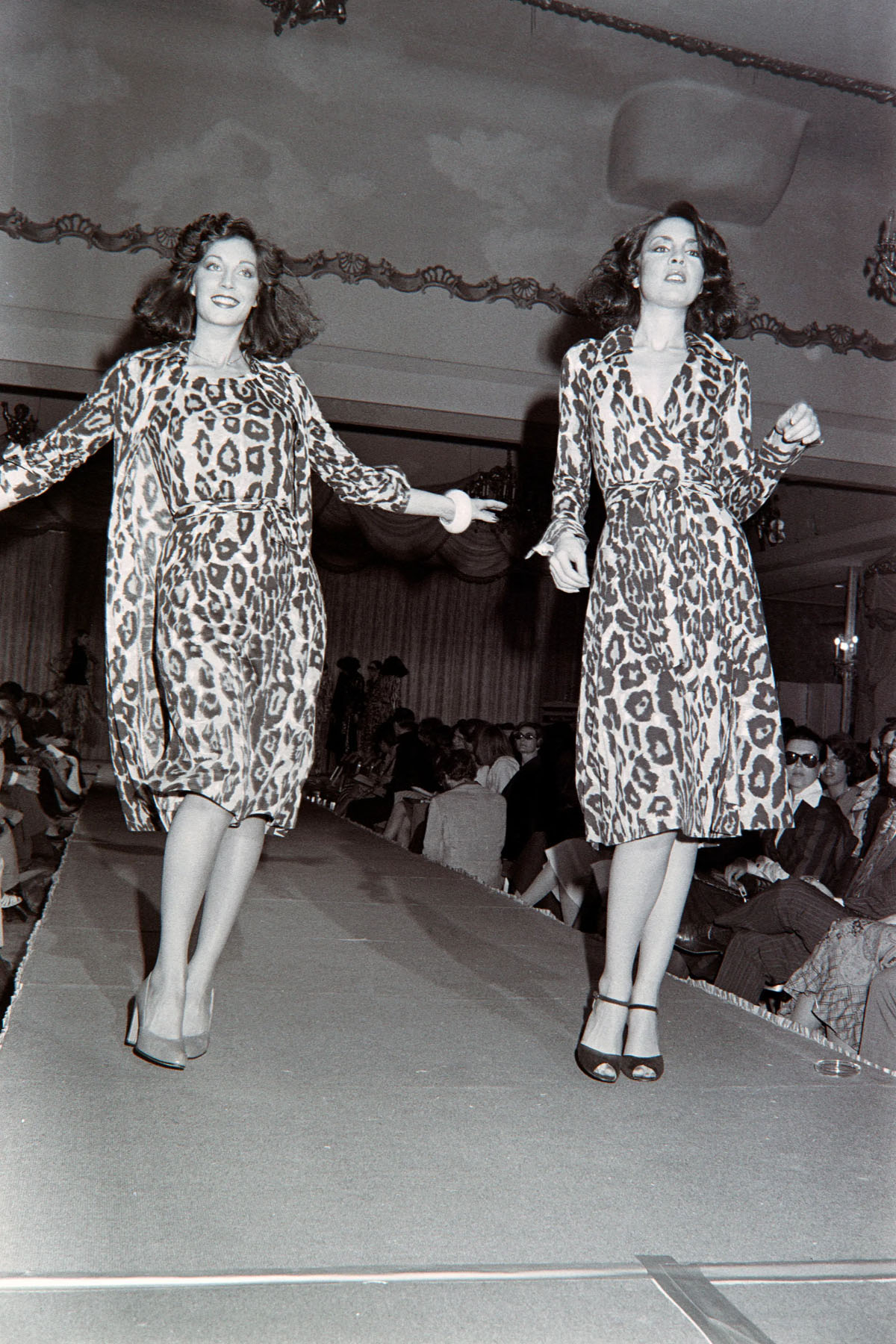 Pokaz mody Diane von Furstenberg w 1976 r. (Fot. WWD/Getty Images)