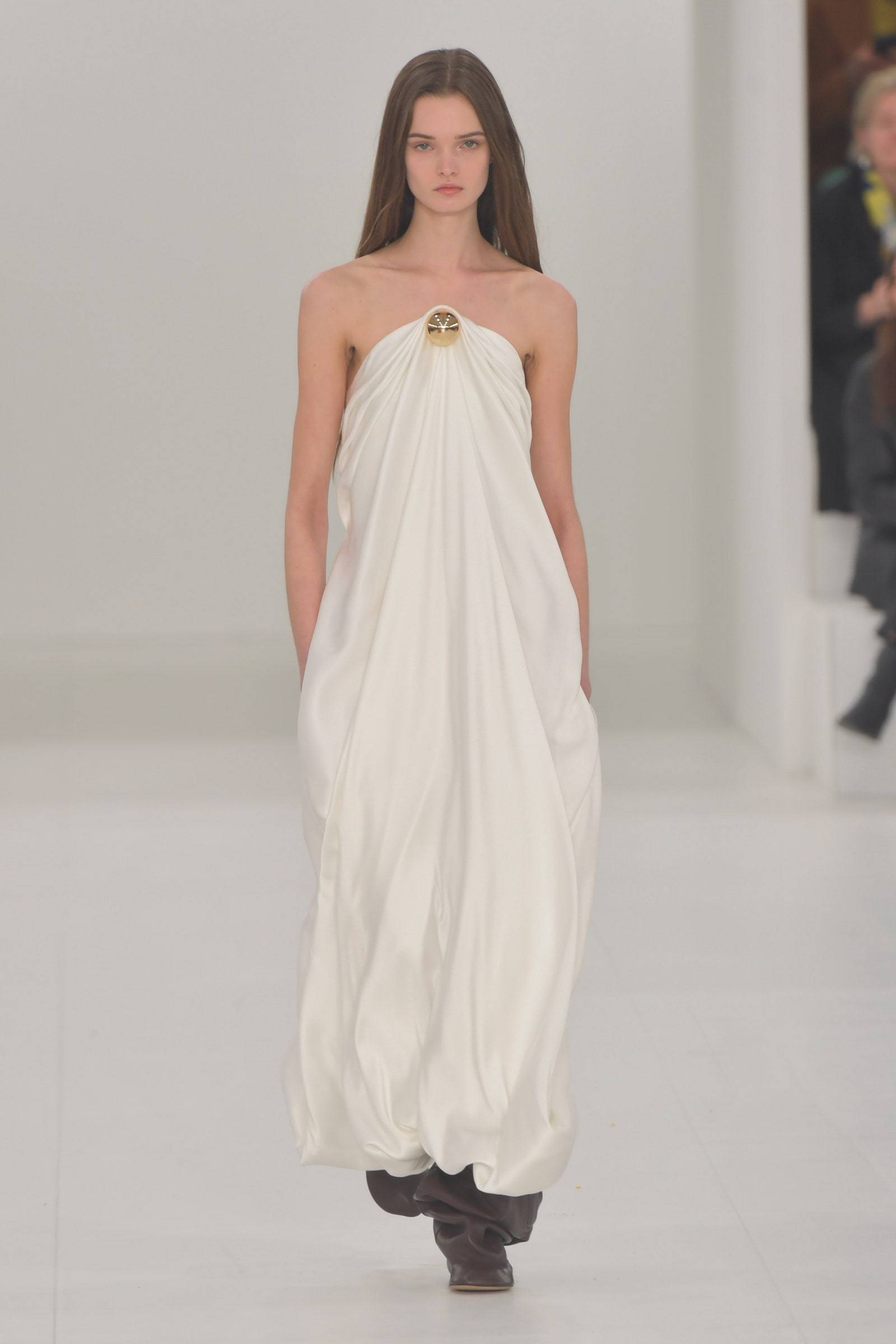 Loewe jesień-zima 2023-2024 / (Fot. Getty Images)