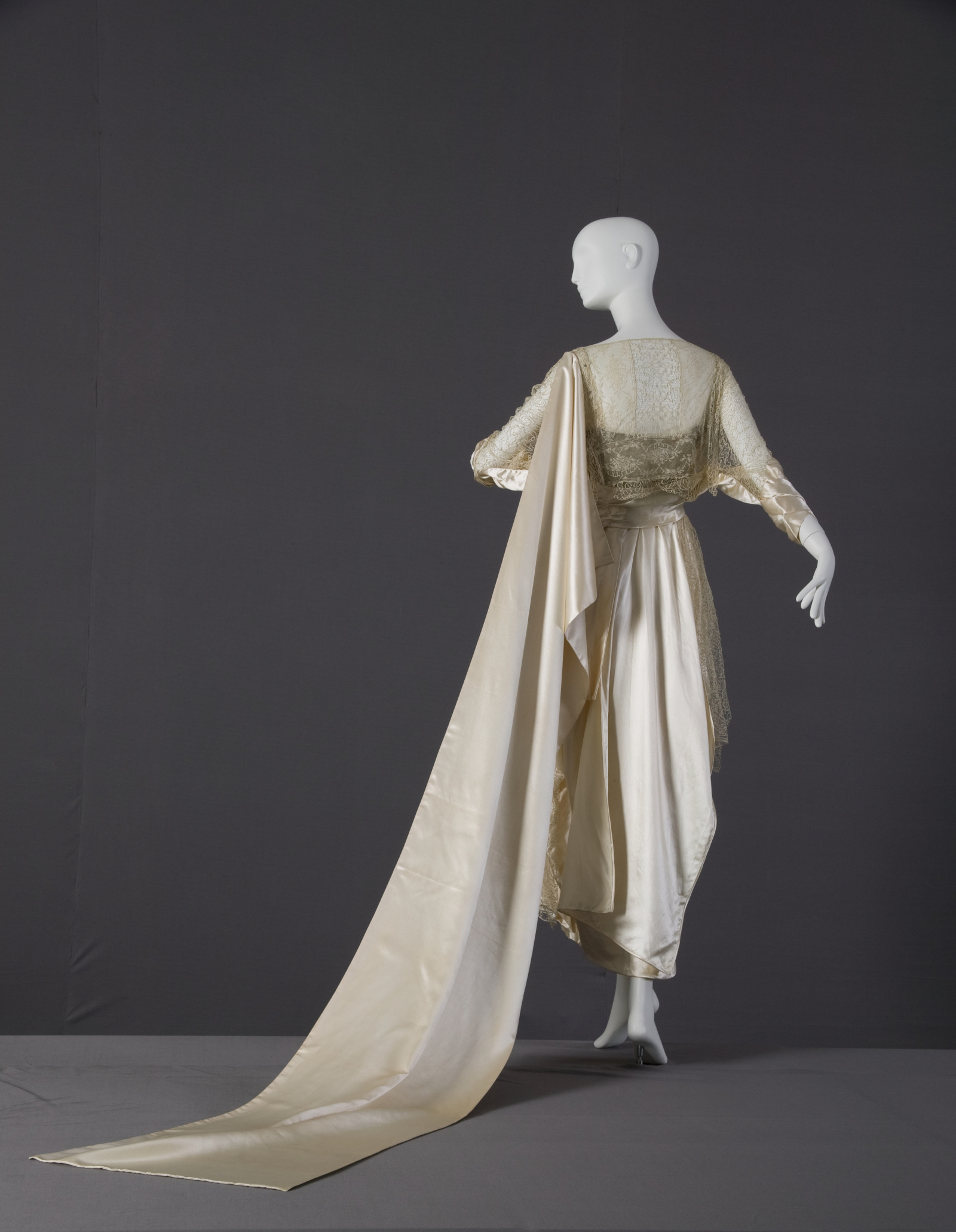 Suknia ślubna z 1919 roku (Fot. Chicago History Museum/Getty Images)