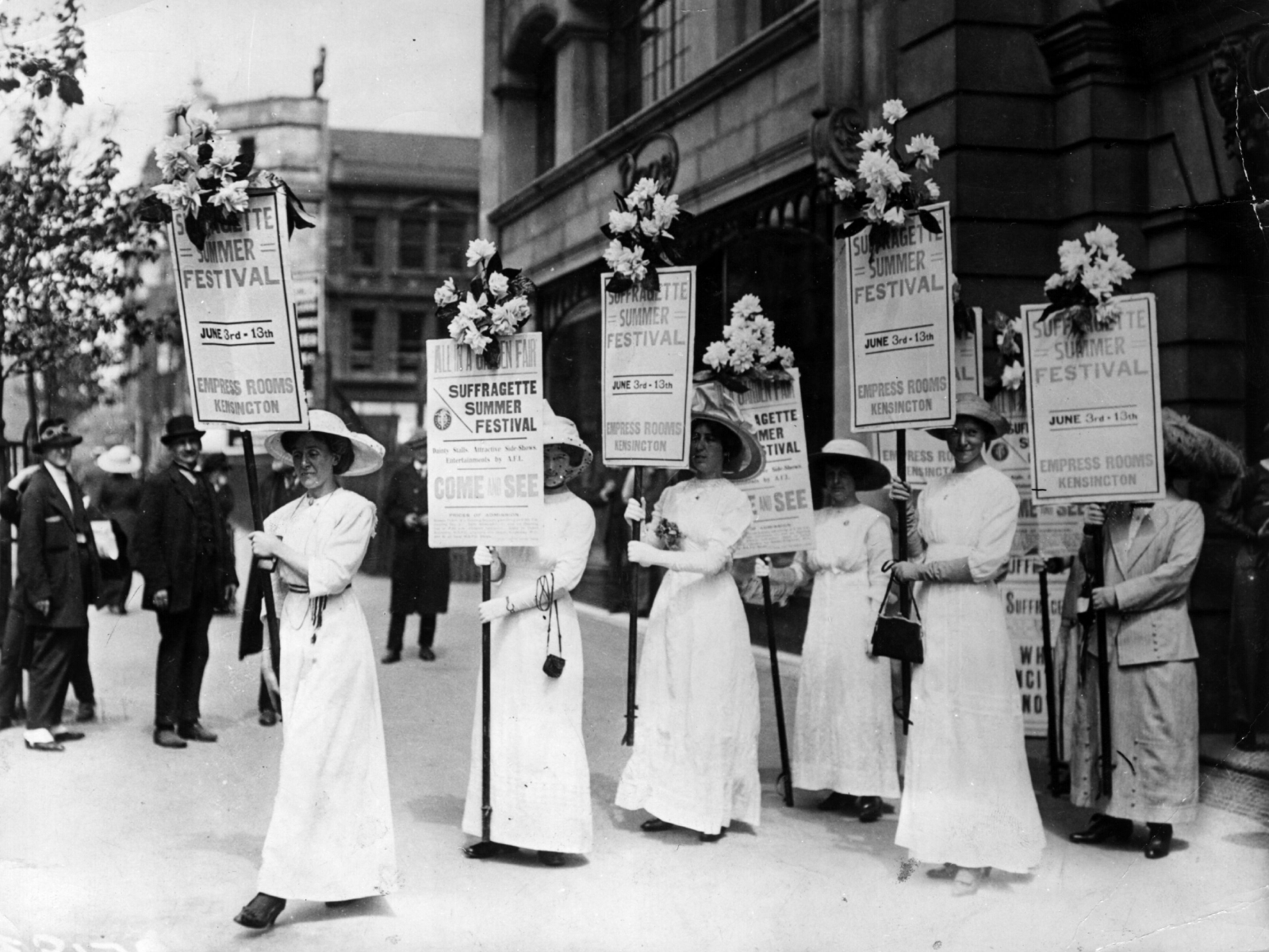 Sufrażystki w 1913 roku (Fot. Hulton Archive/Getty Images)