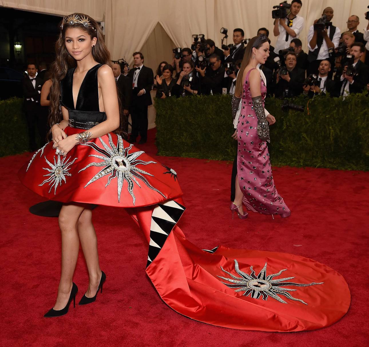 Zendaya w kreacji Fausto Puglisiego. Gala MET 2015.