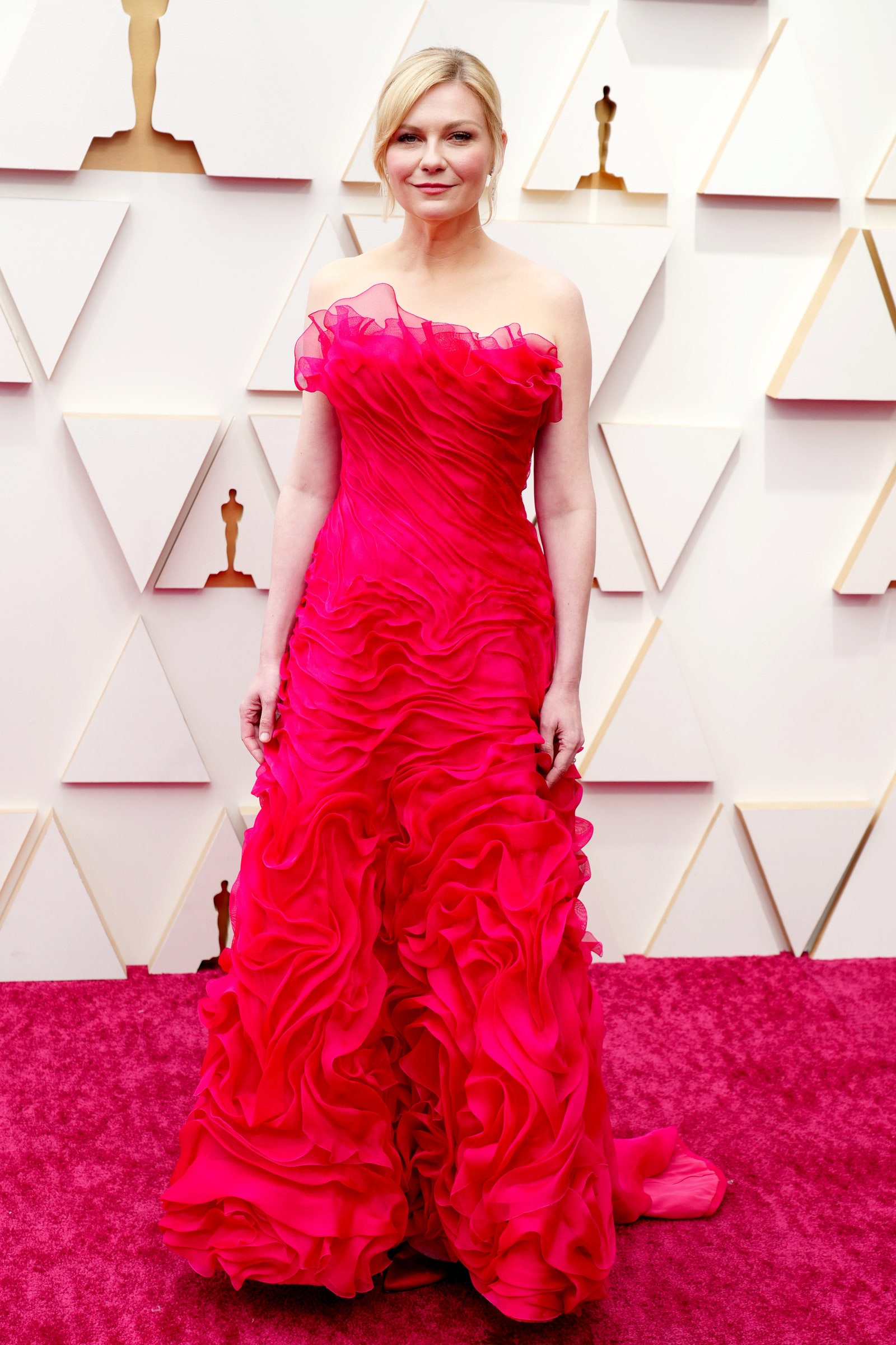 Kirsten Dunst w sukni Lacroix z kolekcji jesień-zima 2002 na oscarowej gali w 2022 roku (Fot. Jeff Kravitz/Getty Images)
