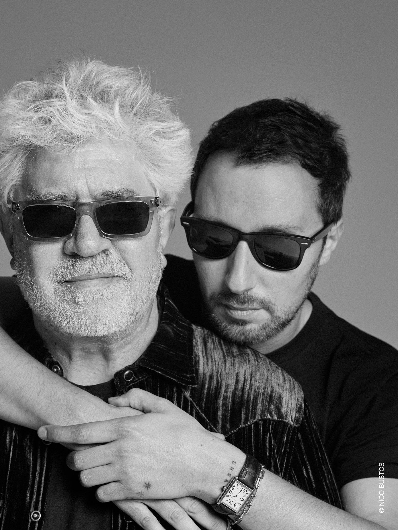 – Jeśli uwielbiasz filmy Pedro Almodóvara, uwielbiasz też jego samego – mówi Vaccarello o legendarnym hiszpańskim reżyserze (Materiały prasowe Saint Laurent Productions)