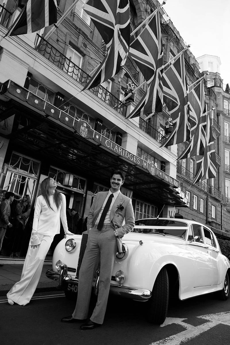 Gdy podjechaliśmy do Claridge’s tym samochodem, czuliśmy się tak, jakbyśmy odgrywali scenę z filmu.