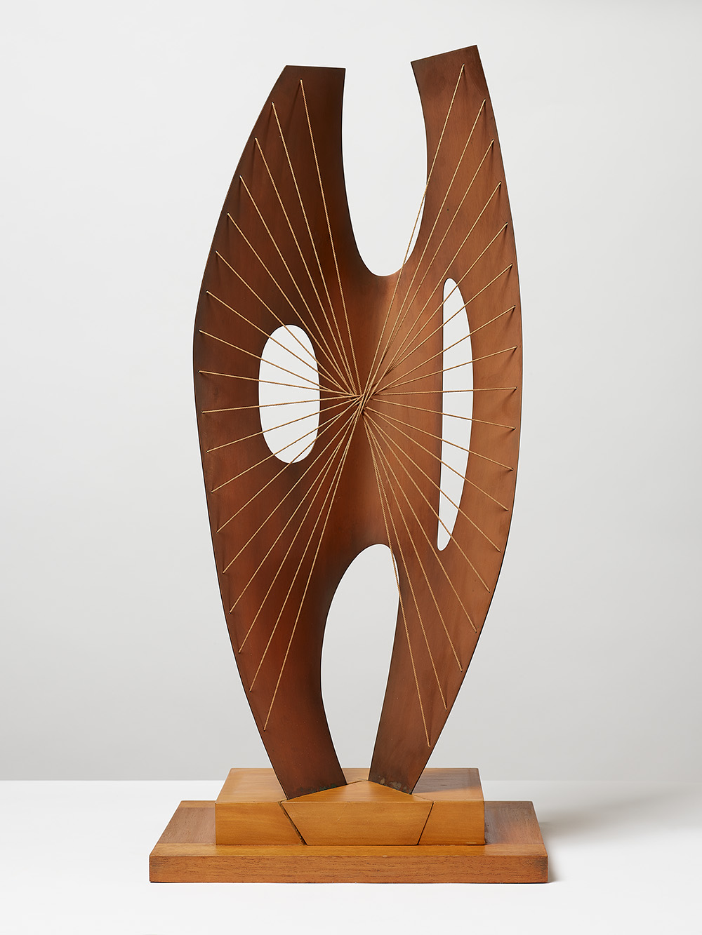 Barbara Hepworth, Makieta rzeźby „Uskrzydlona postać”, 1957 (Barbara Hepworth © Bowness, fot. © British Council Collection)