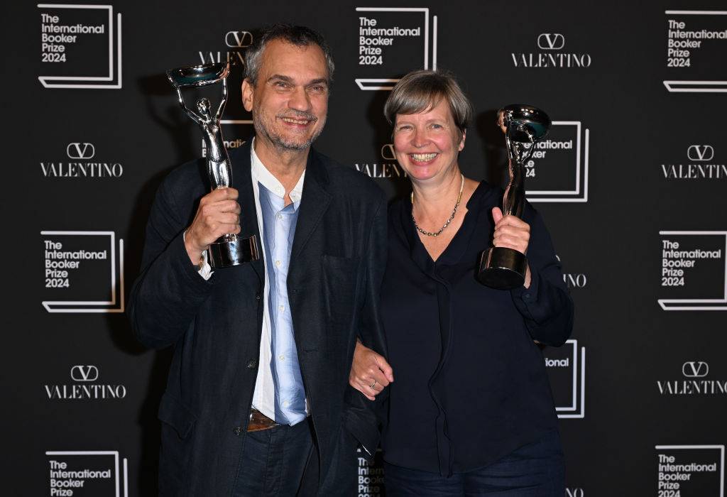 Tłumacz Michael Hofman i autorka Jenny Erpenbeck, zwycięzcy Booker Prize 2024 za książkę „Kairos, Fot. Getty Images