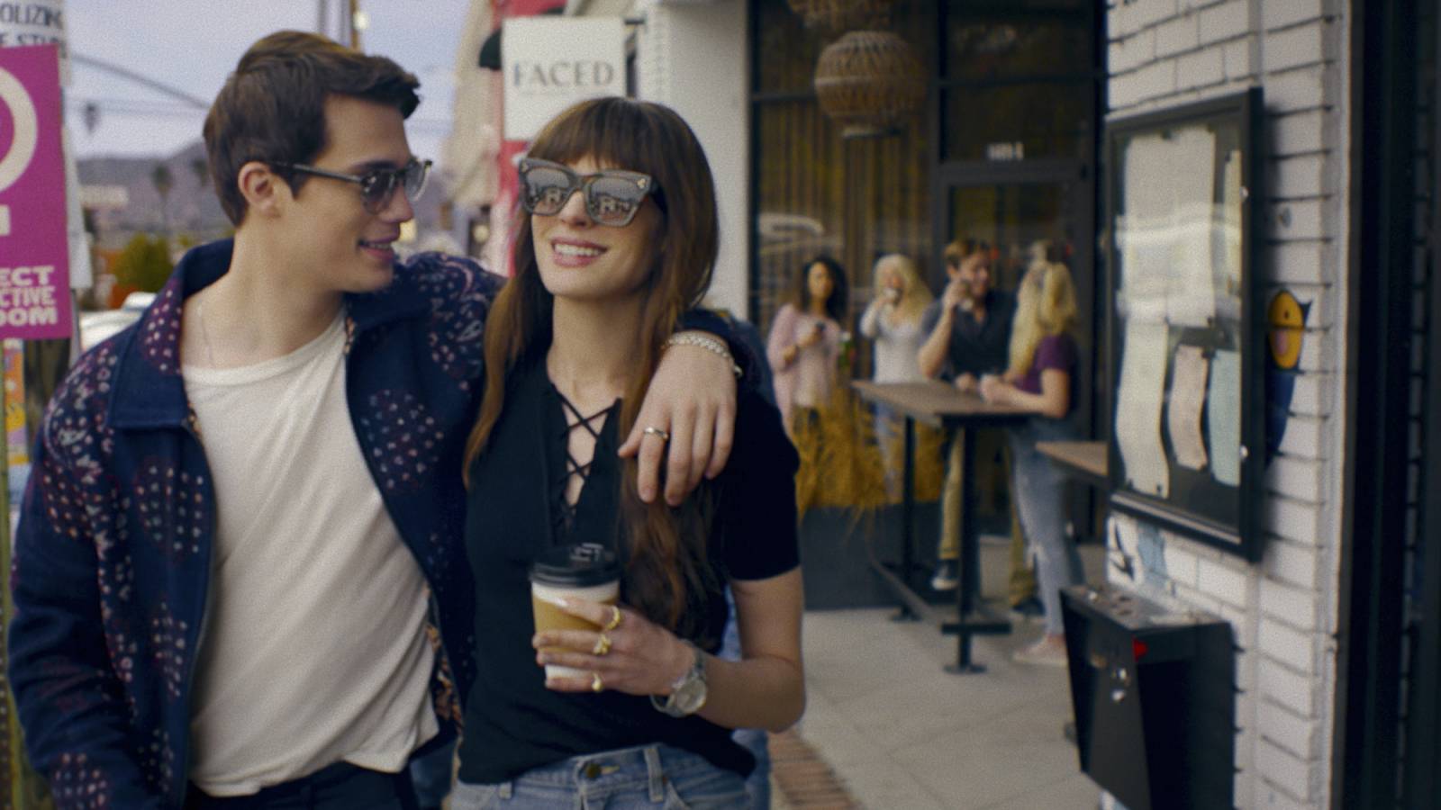 Nicholas Galitzine i Anne Hathaway (Fot. materiały prasowe)