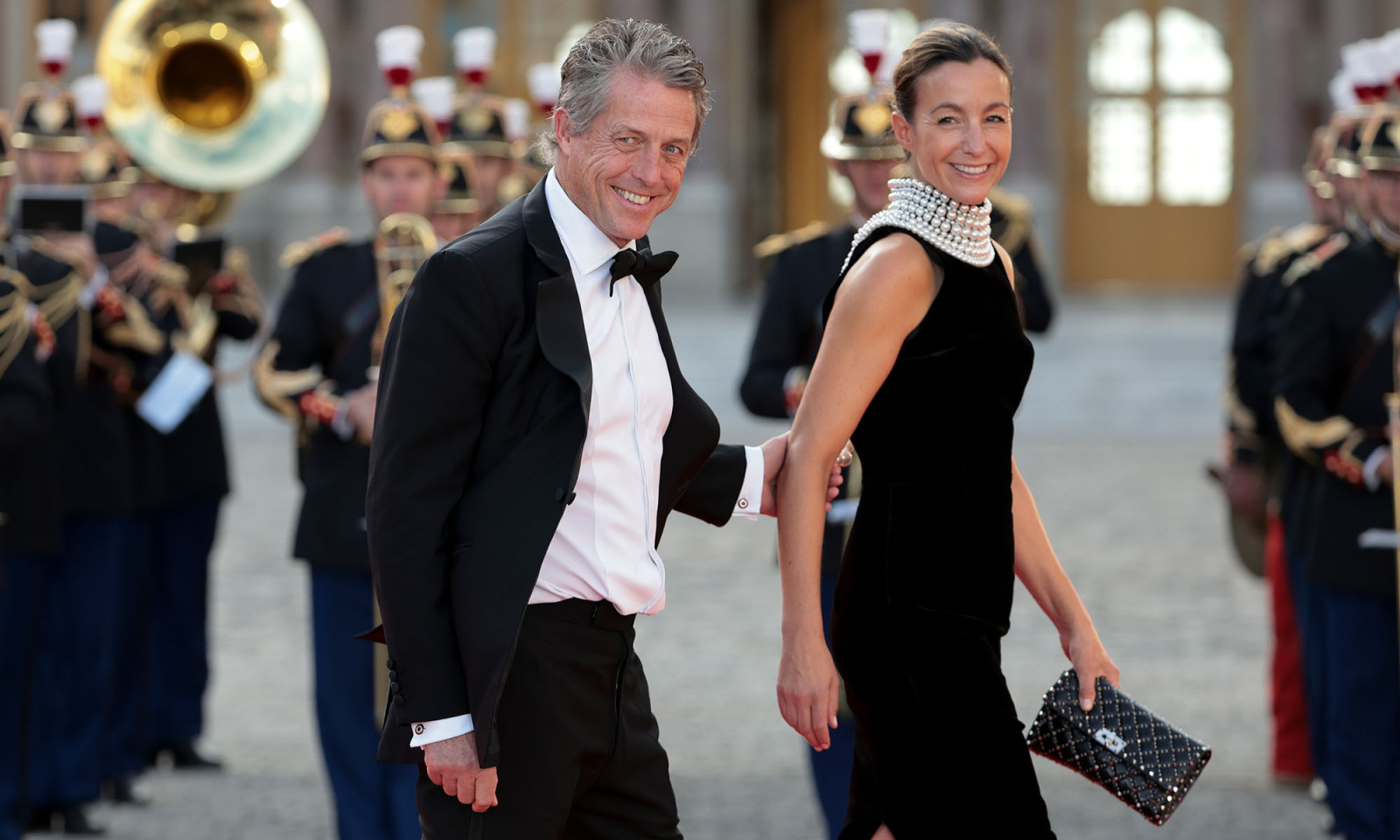 Hugh Grant i Anna Elisabet Eberstein (Fot. Jean Catuffe/Getty Images)