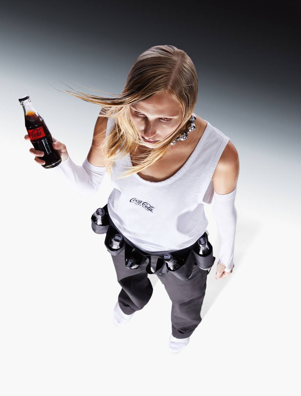 Marki Coca-Cola i Highsnobiety pokazały limitowaną kolekcję ubrań (Fot. materiały prasowe)