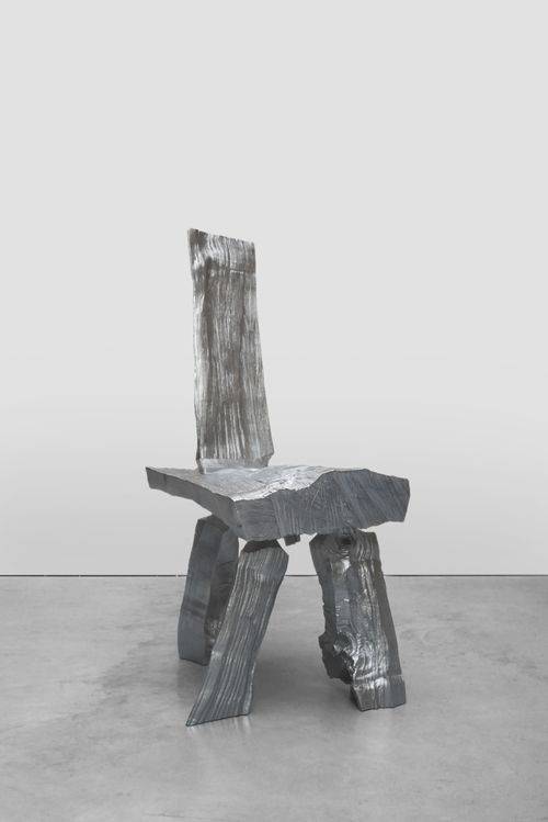 Fot. FUMI gallery. Max Lamb, Cleft Chair (Platinum), unikat.