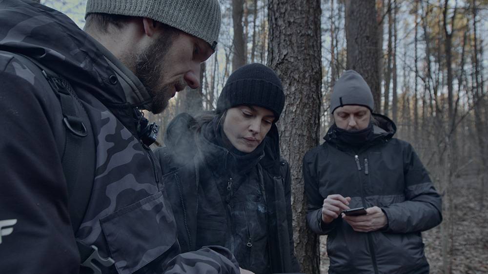 Aktorka Kasia Smutniak, tym razem staje po drugiej stronie kamery. Zdjęcia z planu filmu „Mur” / materiały prasowe