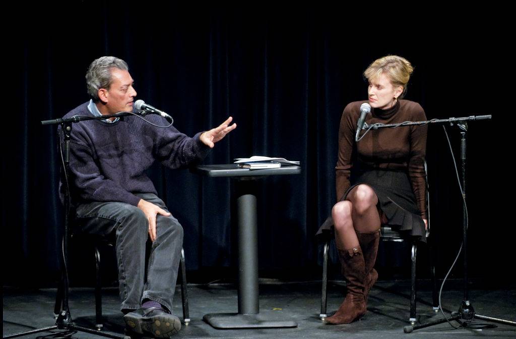 Paul Auster udziela wywiadu swojej żonie Siri Hustvedt, Symphony Space Thalia Theater, Nowy Jork, styczeń 2009 r., Fot. Getty Images