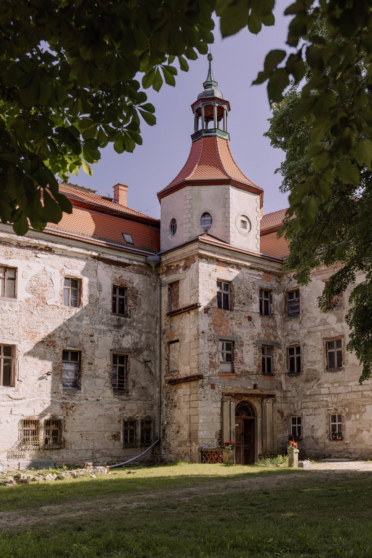 Festiwal Sztuk Zjednoczonych w zamku Macieja Musiałowskiego. Pierwsza edycja Festiwalu Sztuk Zjednoczonych na zamku w Domanicach, który należy do Macieja Musiałowskiego, rozpocznie się 25 sierpnia 2023 roku.
