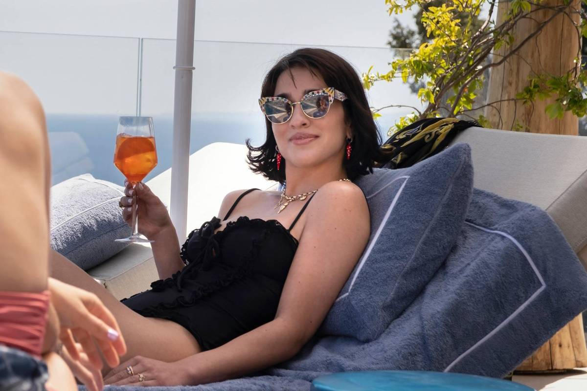 Fryzura Italian bob najmodniejszym cięciem lata 2023. Czy zastąpi dotychczasowy trend na francuskiego boba?