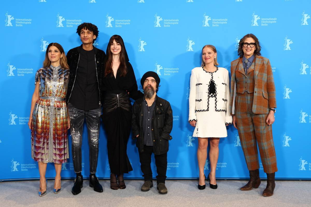Bryce Dessner, Marisa Tomei, Evan Ellison, Anne Hathaway, Peter Dinklage, Joanna Kulig i Rebecca Miller (Fot. Getty Images)