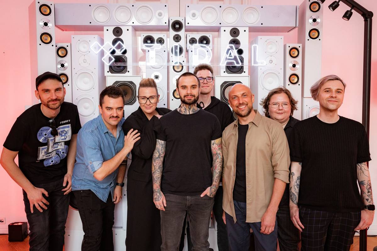 Gwiazdy na domówce Tidala: Serwis wprowadza nową funkcję Live. Tidal przedstawia nową funkcję Live, która pozwala na żywo dzielić się muzyką ze znajomymi i każdemu zostać DJ-em rozkręcając imprezę z innymi.
