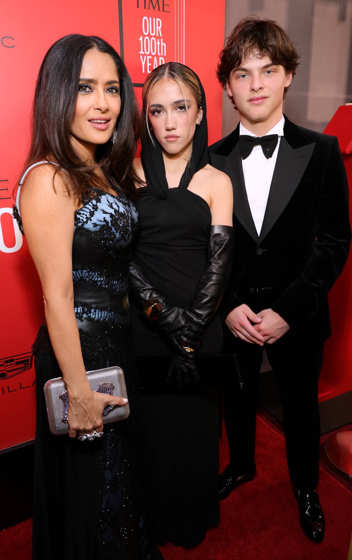 Linda Evangelista o relacjach z macochą swojego syna, Salmą Hayek. Linda Evangelista i macocha jej syna, 16-letniego Augustina, aktorka Salma Hayek pokazują siłę prawdziwej kobiecej solidarności.