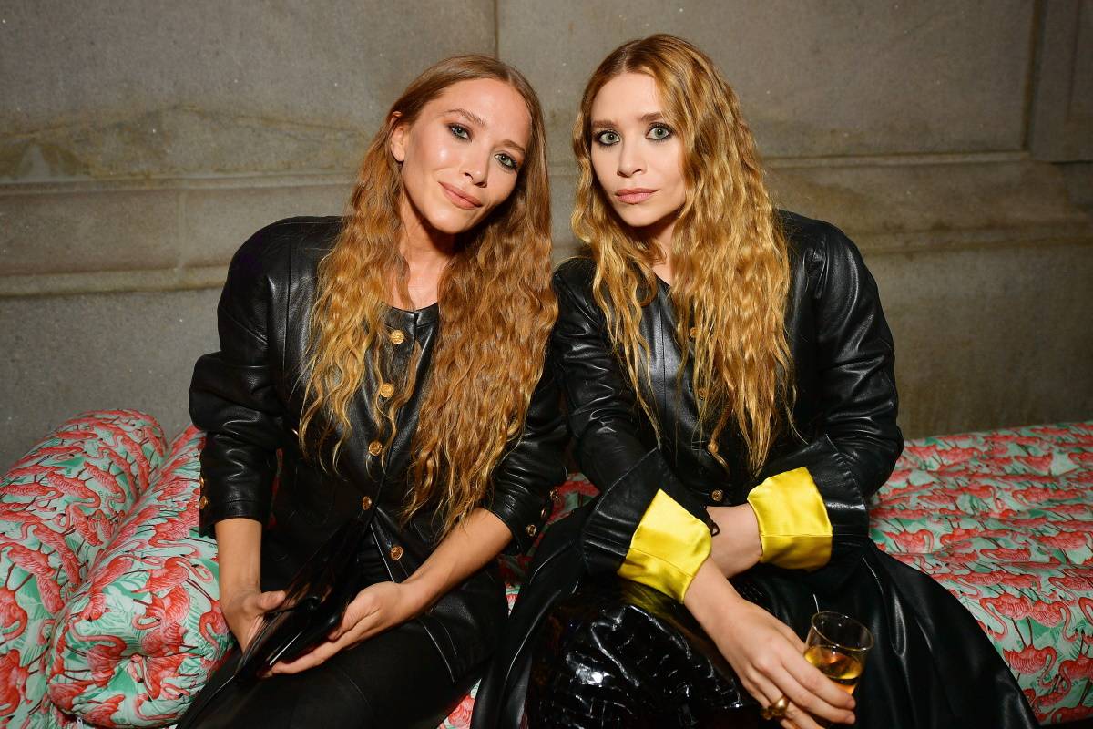 Najlepsze stylizacje sióstr Olsen w ulubionej czerni i bieli. Najlepsze stylizacje Mary-Kate i Ashley Olsen, założycielek marki The Row, w czarnych total lookach oraz połączeniu czerni z bielą.