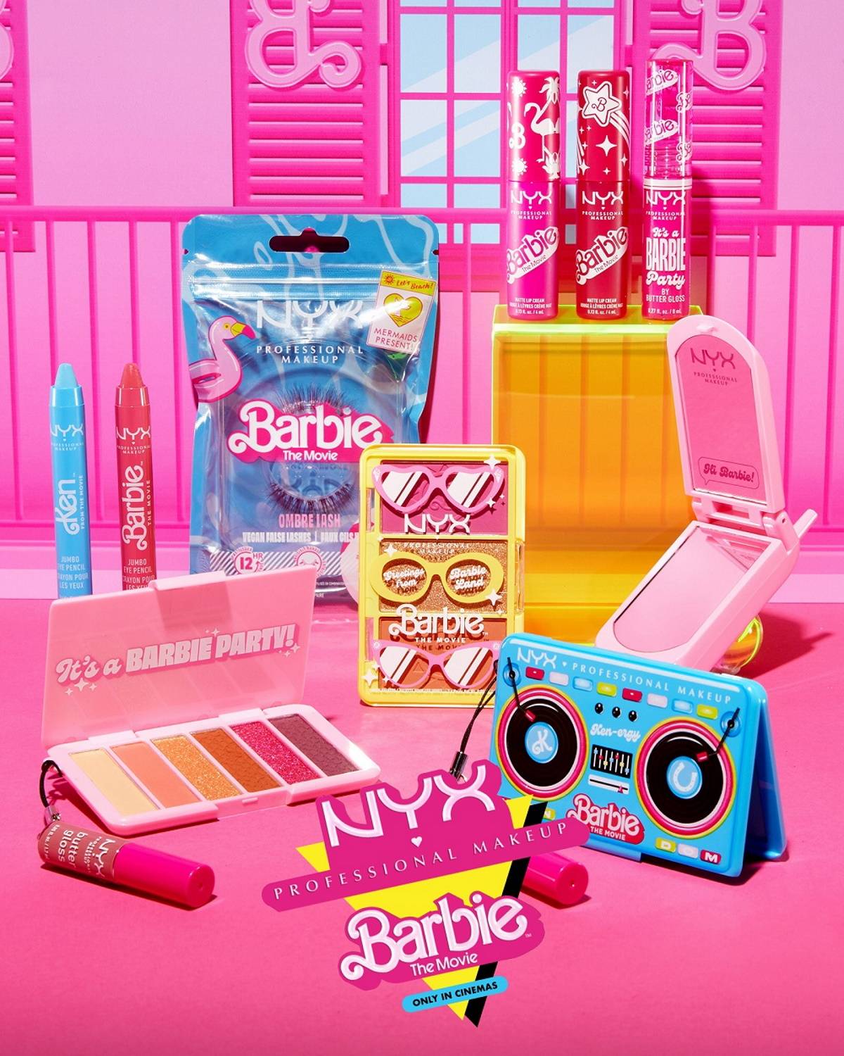 Nowa kolekcja NYX Professional Makeup inspirowana Barbie. Błyszczyki, róże, rozświetlacz, a nawet lusterko w kształcie telefonu z klapką – odkryj kolekcję do makijażu NYX Professional Makeup inspirowaną Barbie.