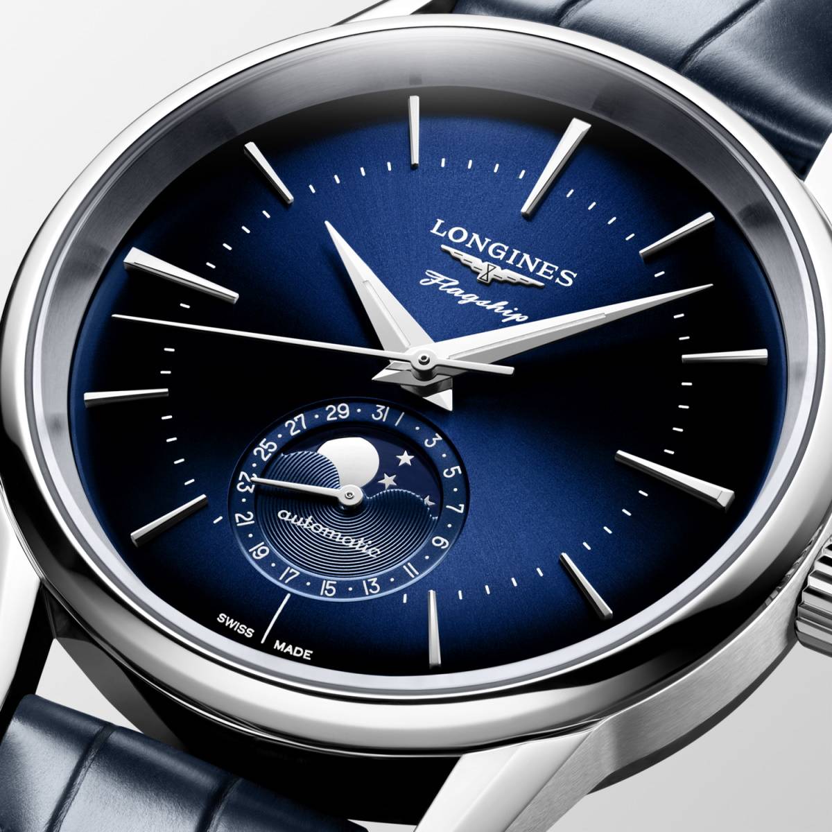 Nowe modele zegarków linii Flagship Heritage Longines. Longines rozszerzyło linię Flagship Heritage o nowe modele zegarków. W kolekcji znalazły się stylowe projekty wyposażone w komplikację faz księżyca.