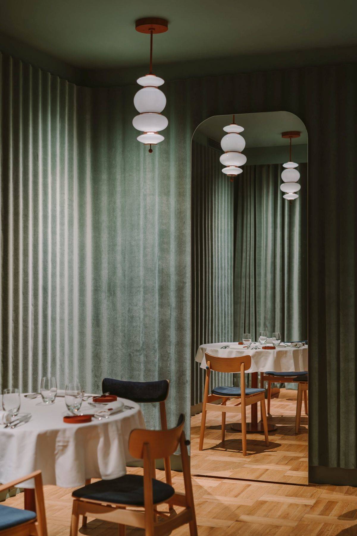 Restauracja Opasły Tom Marcina i Agnieszki Kręglickich. Warszawska restauracja Opasły Tom zdobyła wyróżnienie w rank-ingu 50 Best Discovery.