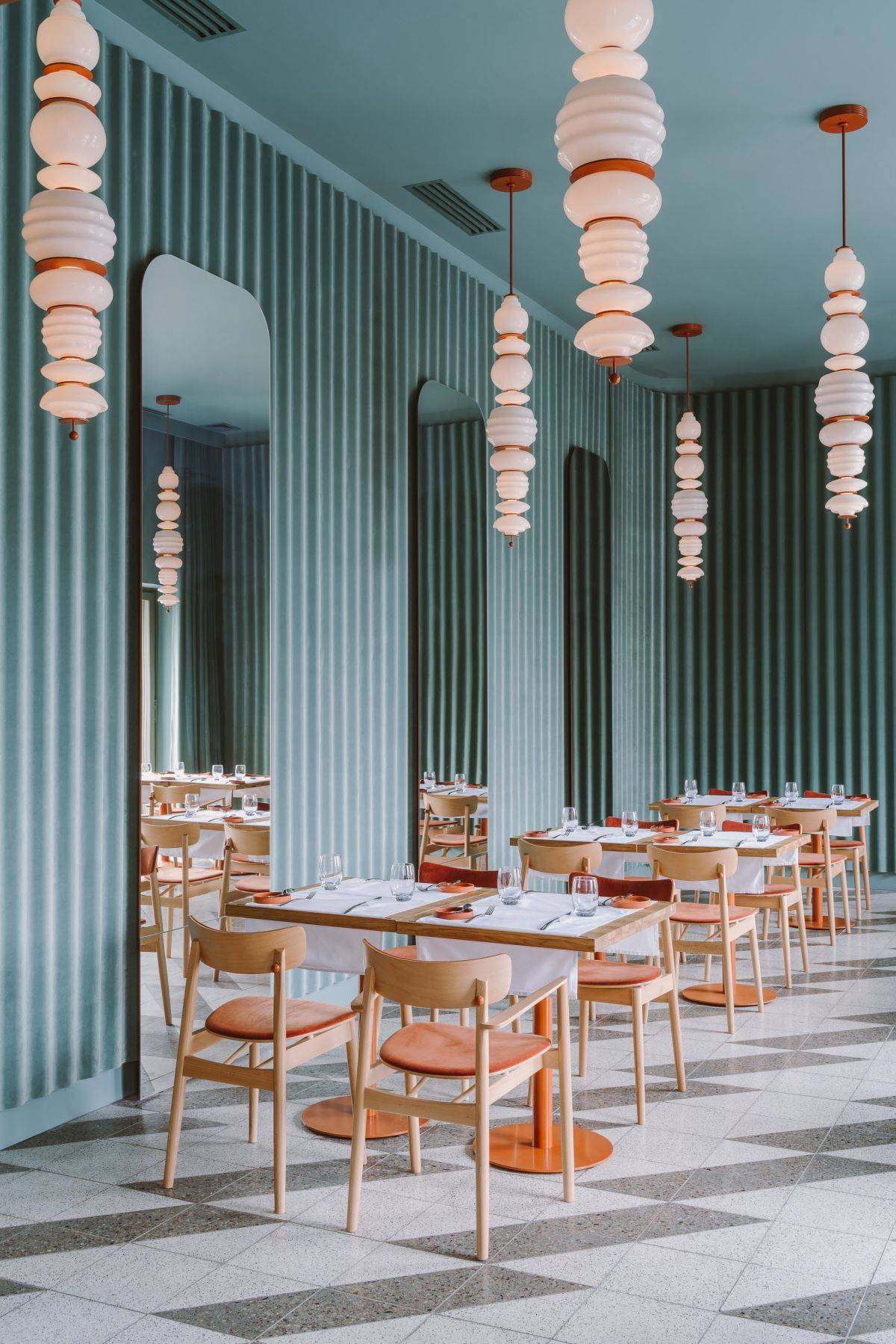 Restauracja Opasły Tom Marcina i Agnieszki Kręglickich. Warszawska restauracja Opasły Tom zdobyła wyróżnienie w rank-ingu 50 Best Discovery.